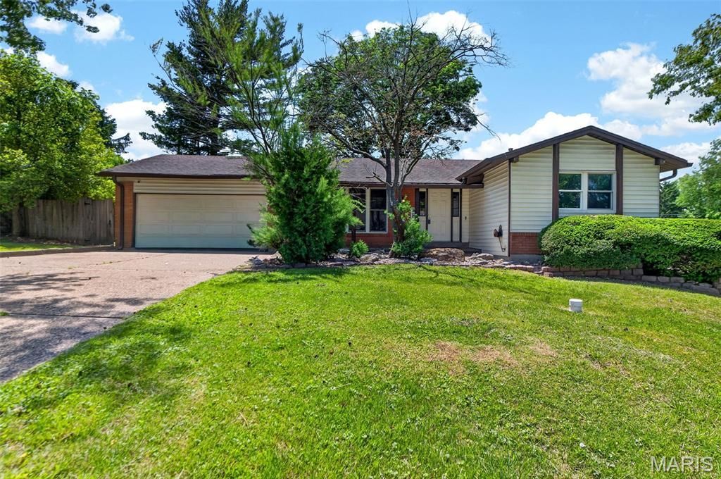 3297 Gwengreen Drive , Bridgeton, MO 63044 Main Photo