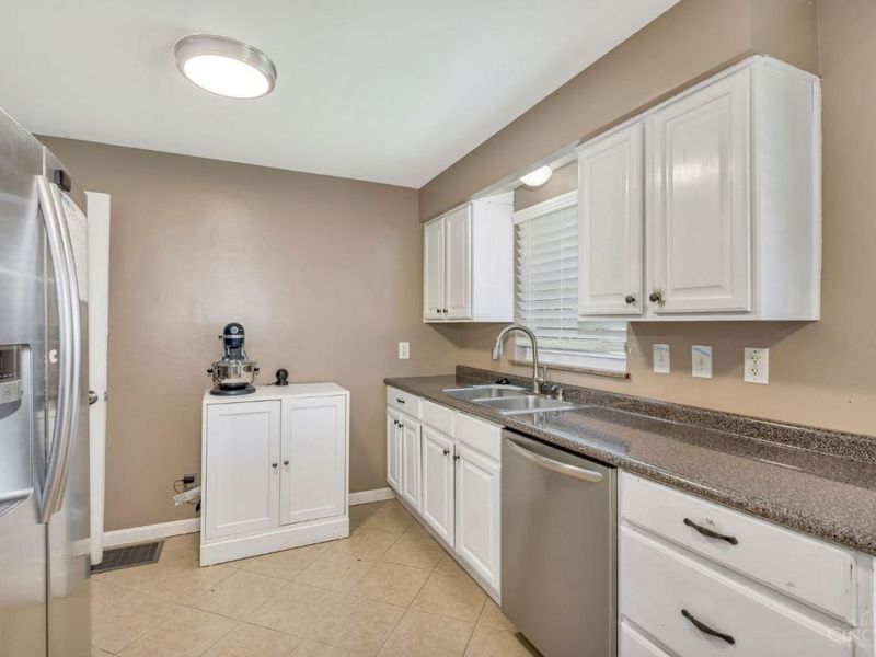6924 Rob Vern Drive, North College Hill, OH 45239 Photo 12