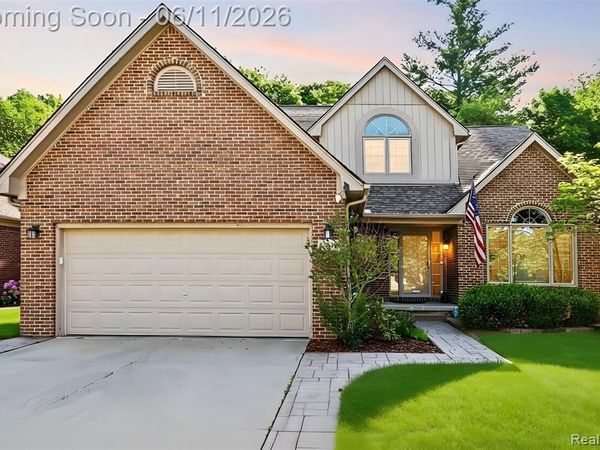 57572 Suffield Drive, Washington Twp, MI 48094