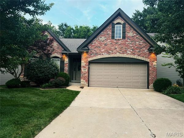 335 Revolution Drive, St Peters, MO 63376