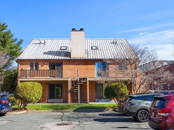 9 Barton Sq, Unit 201, Salem, MA 01970