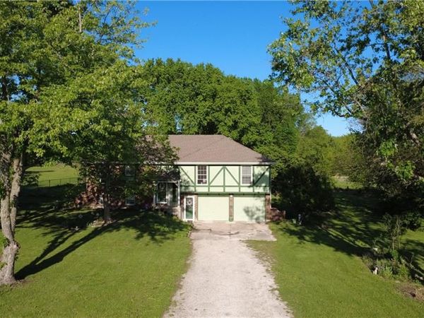 811 Barron Road, Raymore, MO 64083