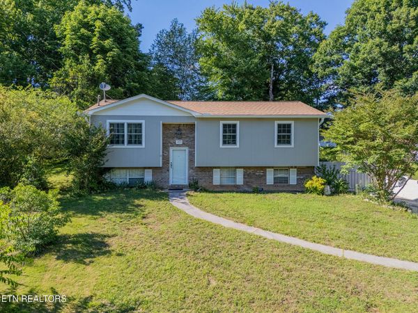 6217 Starhurst Drive, Knoxville, TN 37921