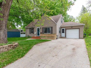 1215 Woodland Avenue, Mankato, MN 56001