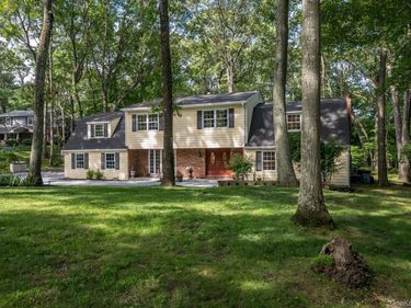 33 Bob O Link Lane, Northport, NY 11768