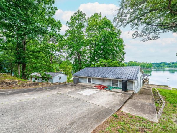 4566 Windward Lane , Catawba, NC 28609