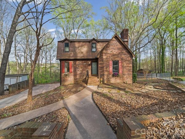 200 Maple Court , Lexington, NC 27295
