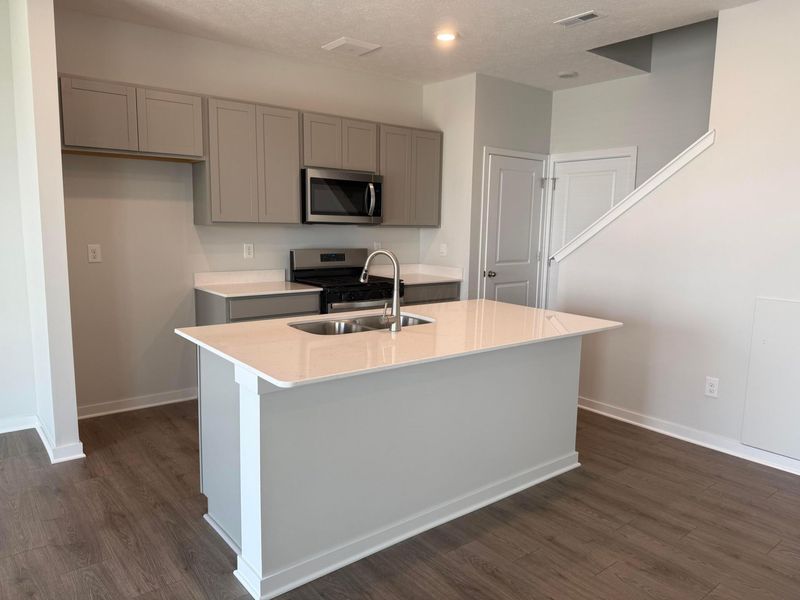 6308 N Marinelli Drive N, Columbus, OH 43228 Photo 5