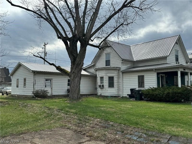 842 Locust Street, Coshocton, OH 43812 Photo 3