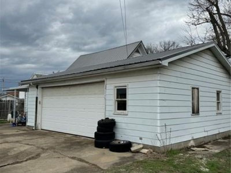 842 Locust Street, Coshocton, OH 43812 Photo 4