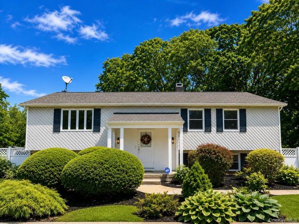27 Wedgewood Drive , Coram, NY 11727