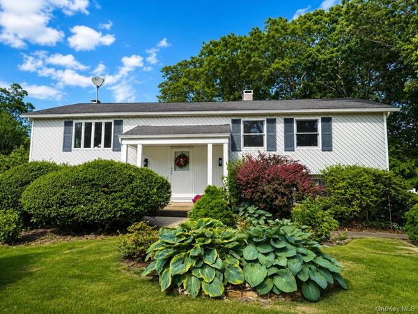 27 Wedgewood Drive , Coram, NY 11727