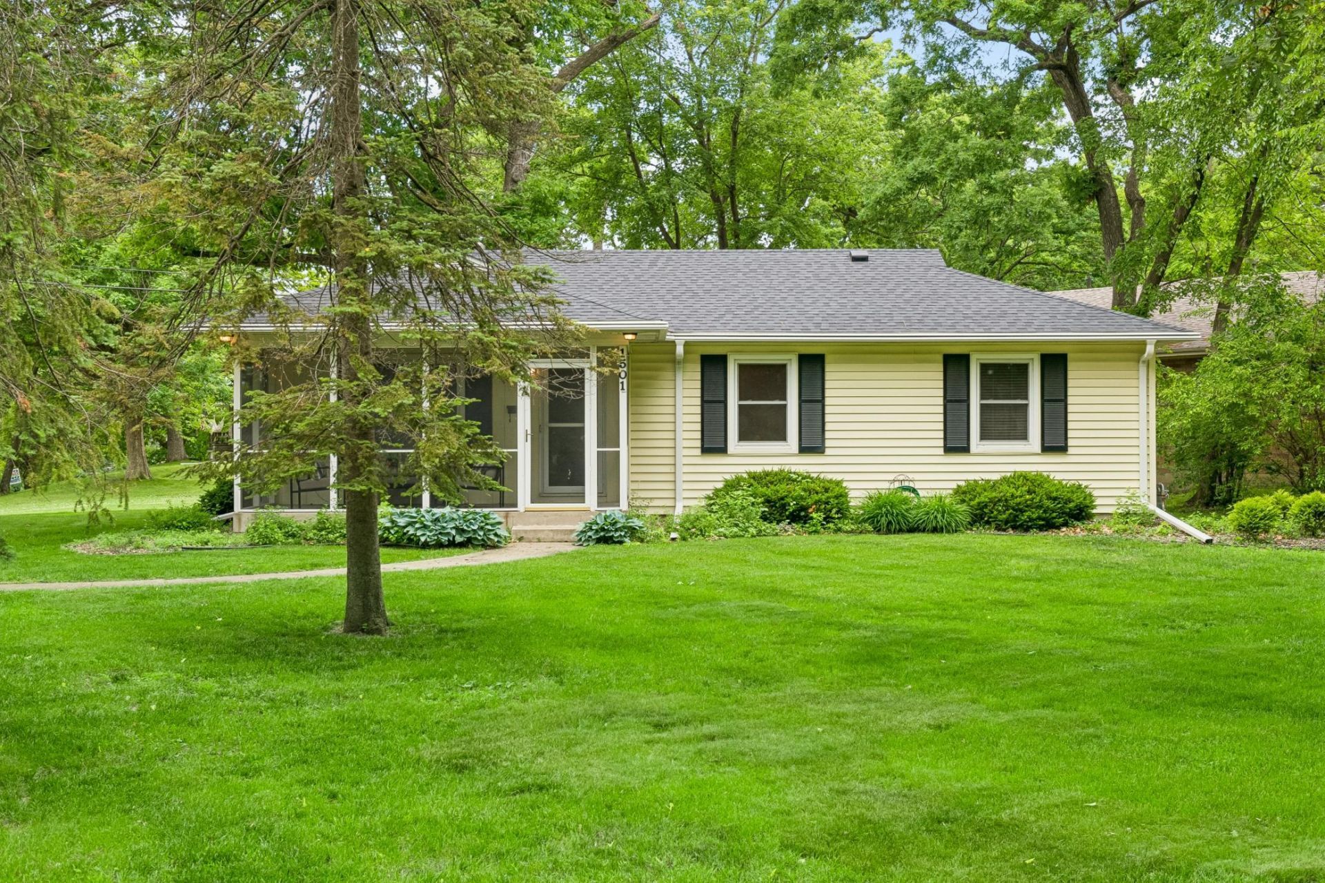 1501 Valders Avenue N, Golden Valley, MN 55427