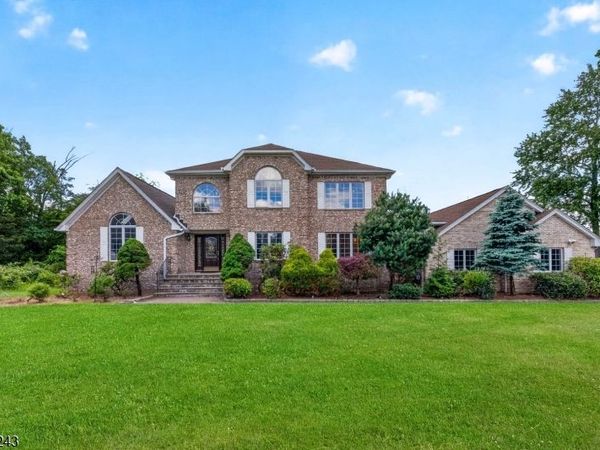 8 Van Duyne Ct, Montville, NJ 07082
