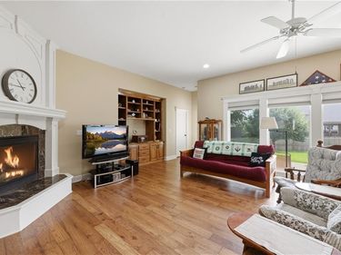 6121 N Cypress Court, Kansas City, MO 64119