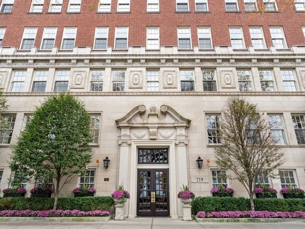 219 E LAKE SHORE Drive, Unit 6D, Chicago, IL 60611