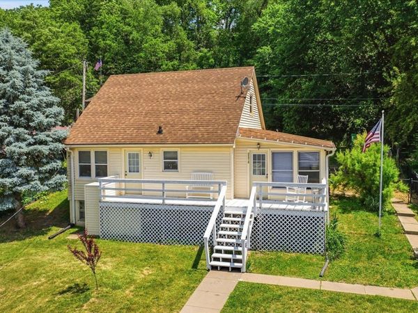 2570 Elm Street, Dubuque, IA 52001