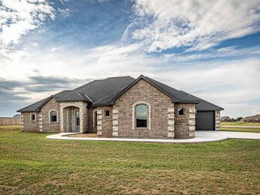 280 Mountain Ridge Pl, Lawton, OK 73507