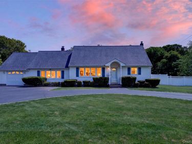376 S Country Road, East Patchogue, NY 11772