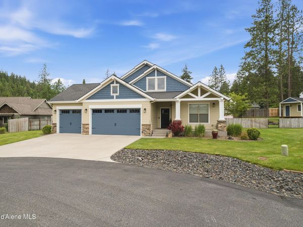 8729 N Stable Trace CT, Hayden, ID 83835
