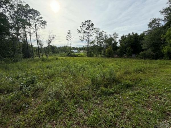 999 New Haven Dr, Cantonment, FL 32533