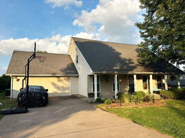 880 Redel Place , Bolivar, MO 65613