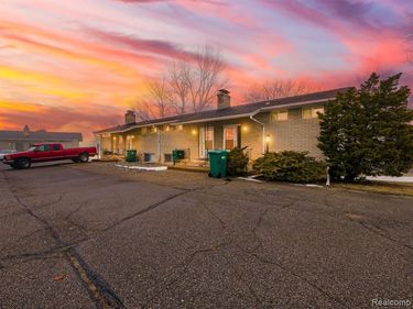 153 Huronview Court, White Lake Twp, MI 48386