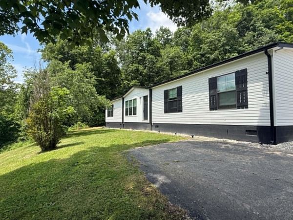 3789 KY 556 , Sandy Hook, KY 41171