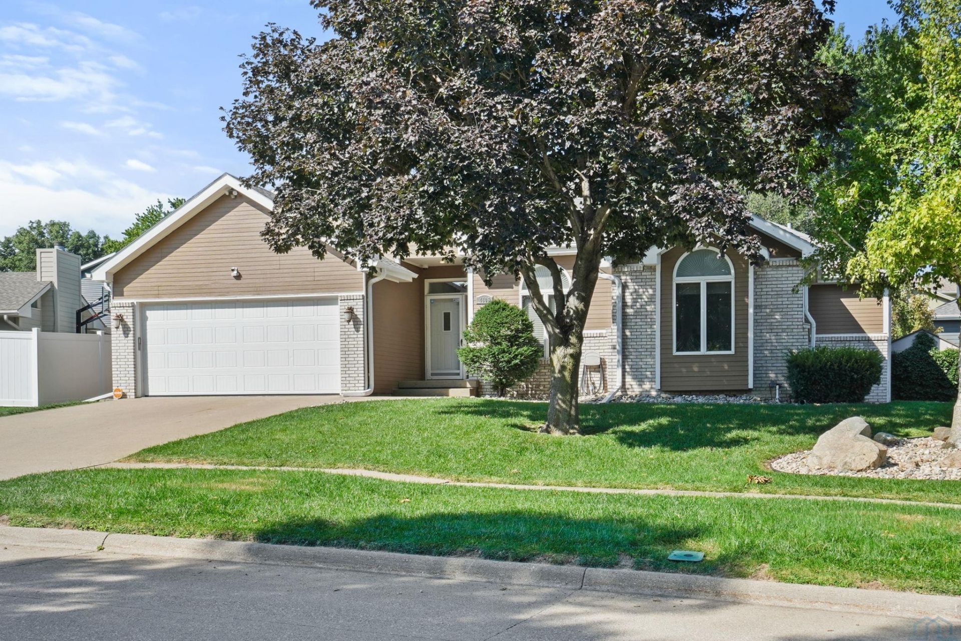 4605 Hawthorne Dr Sioux City, IA 51106