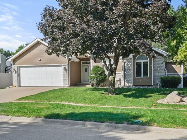 4605 Hawthorne Dr, Sioux City, IA 51106