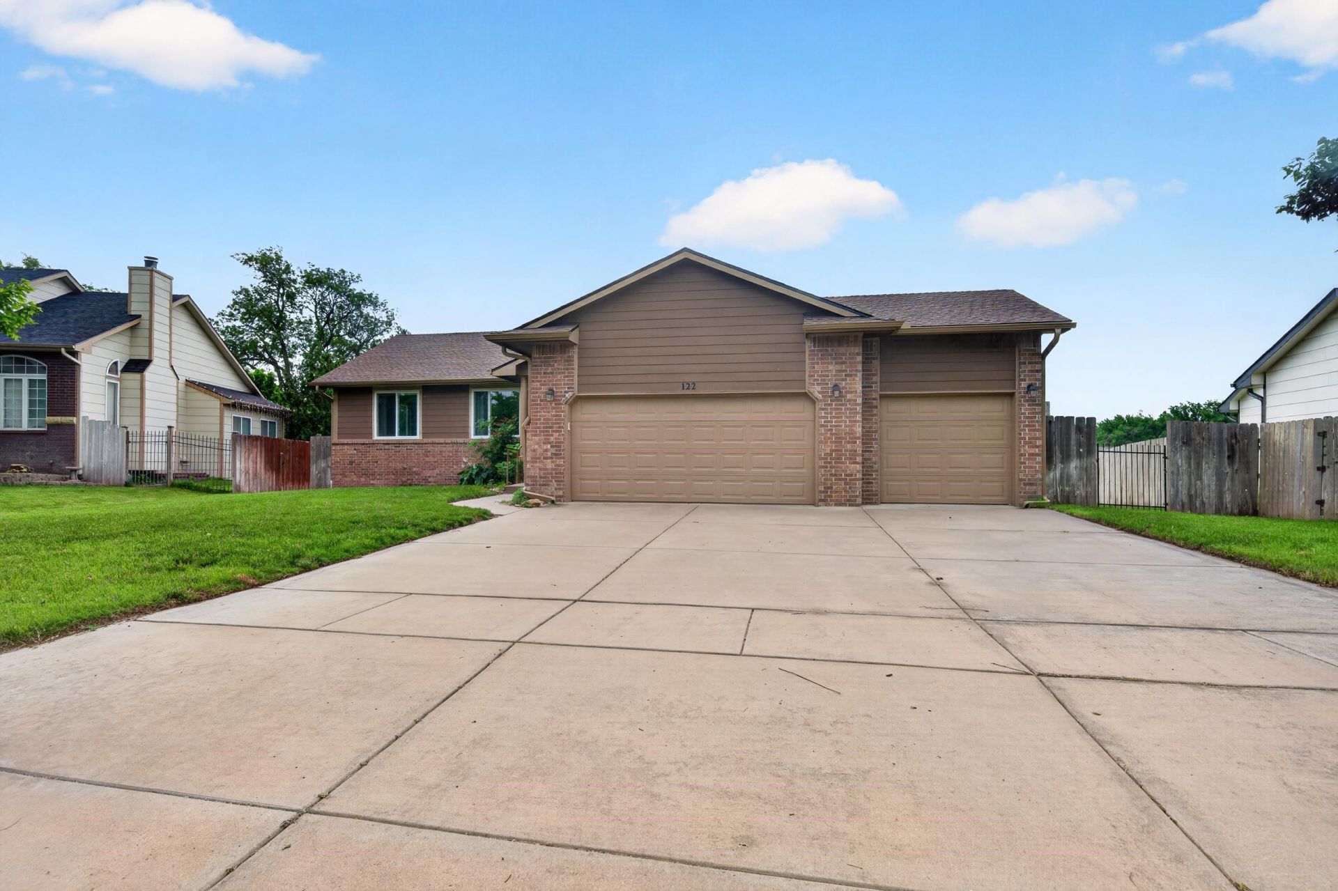 122 N Mount Carmel, Wichita, KS 67203 Main Photo