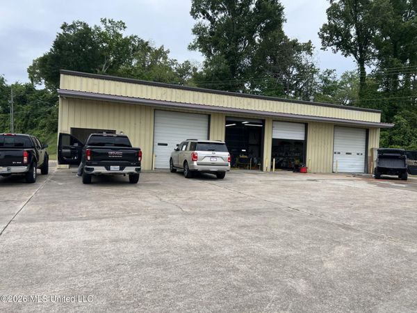302 John R Junkin Drive, Natchez, MS 39120