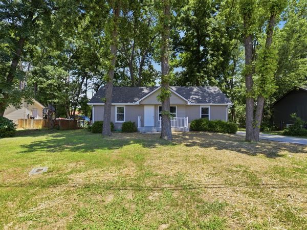 221 Bob White Dr, Clarksville, TN 37042