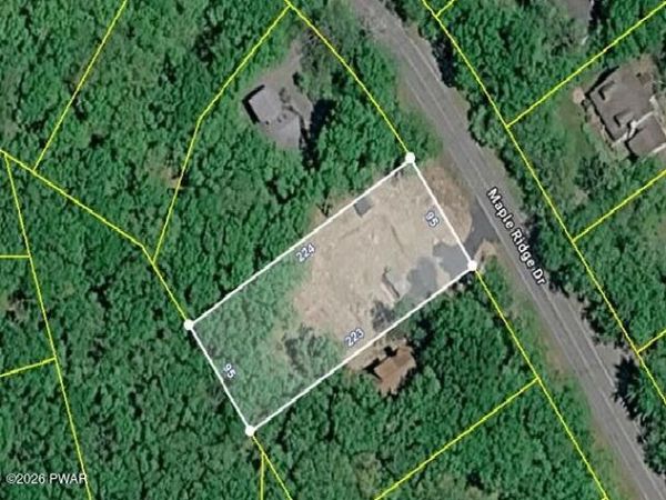 402 Maple Ridge Drive , Lords Valley, PA 18428