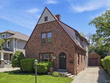 3925 Washington Street , Niagara Falls, NY 14305