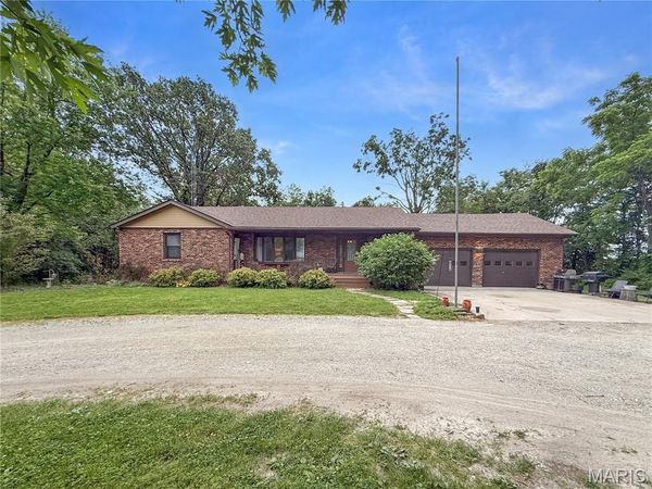15541 Business Highway 61 , Bowling Green, MO 63334