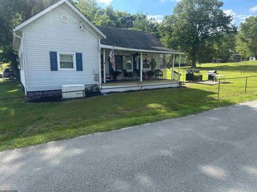 102 3rd Street, Enterprise, WV 26568