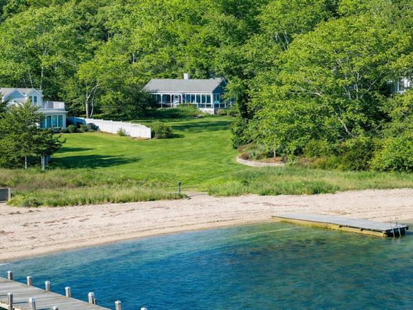 16 Frog Hollow , Vineyard Haven, MA 02568