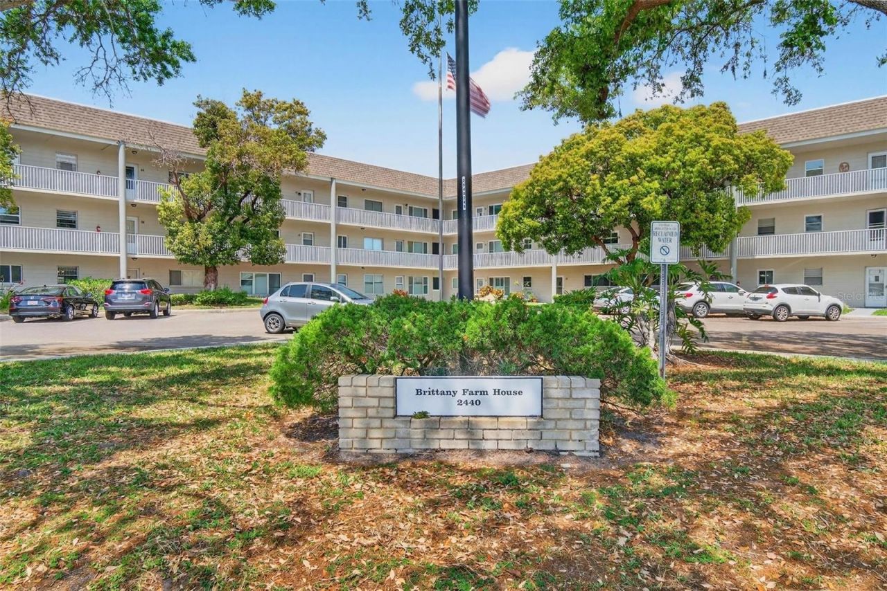 2440 World Parkway Boulevard, Unit 6, Clearwater, FL 33763 Main Photo
