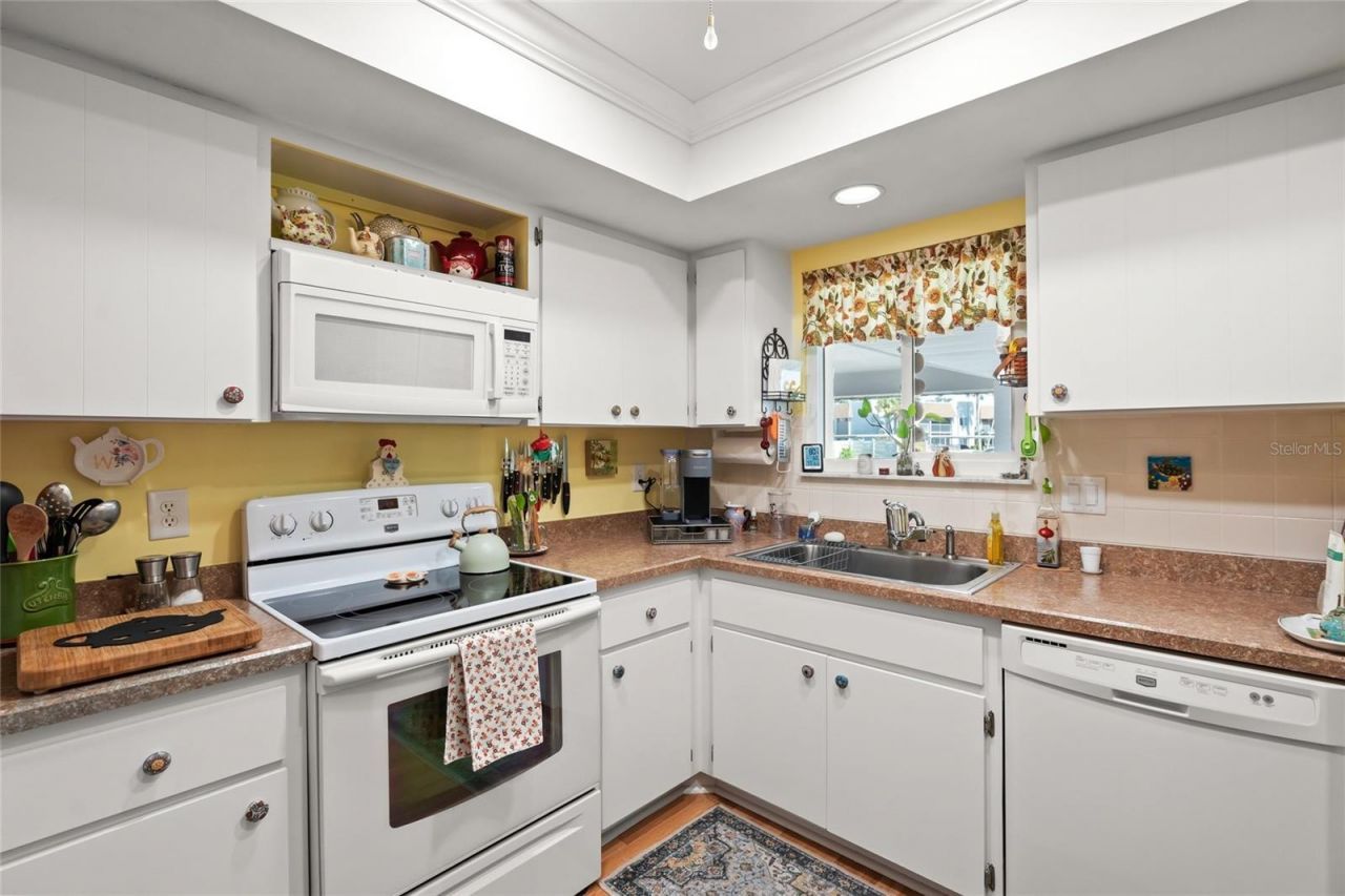 1325 Glen Oaks Drive E, Unit 133, Sarasota, FL 34232 Photo