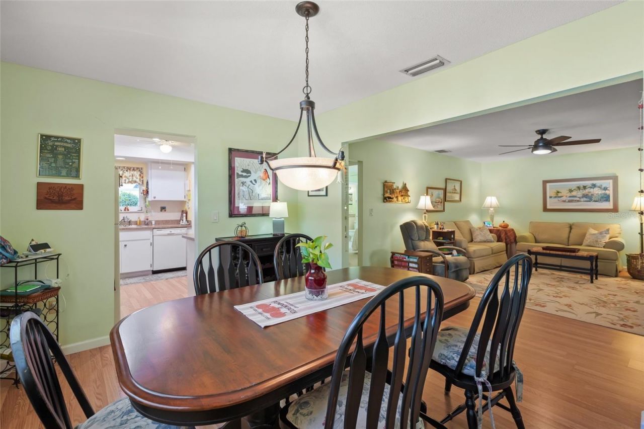 1325 Glen Oaks Drive E, Unit 133, Sarasota, FL 34232 Photo