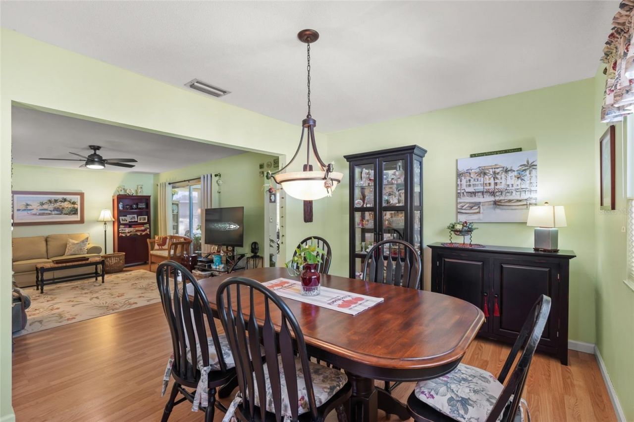 1325 Glen Oaks Drive E, Unit 133, Sarasota, FL 34232 Photo