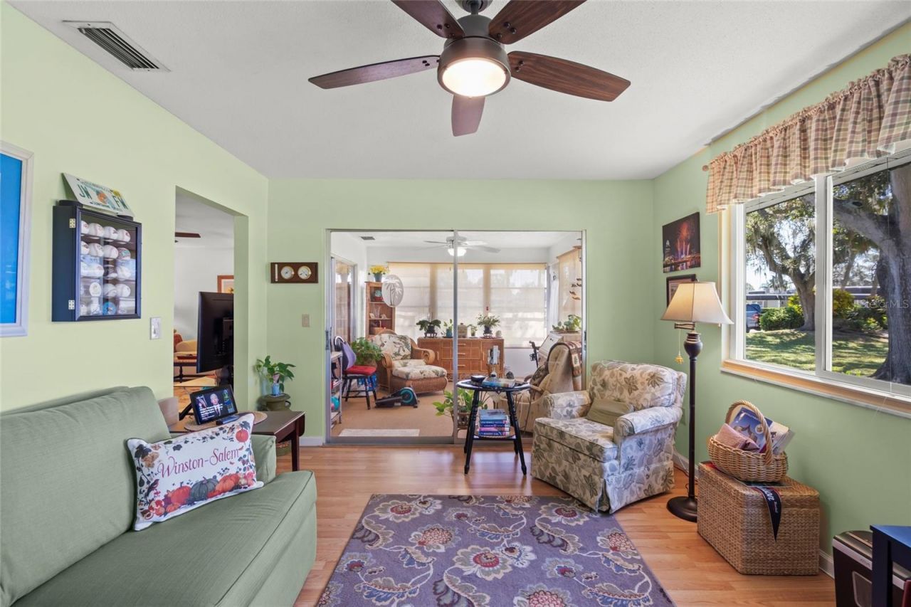 1325 Glen Oaks Drive E, Unit 133, Sarasota, FL 34232 Photo