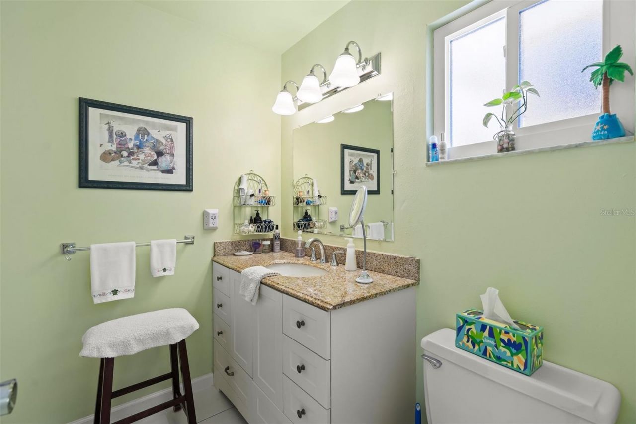 1325 Glen Oaks Drive E, Unit 133, Sarasota, FL 34232 Photo