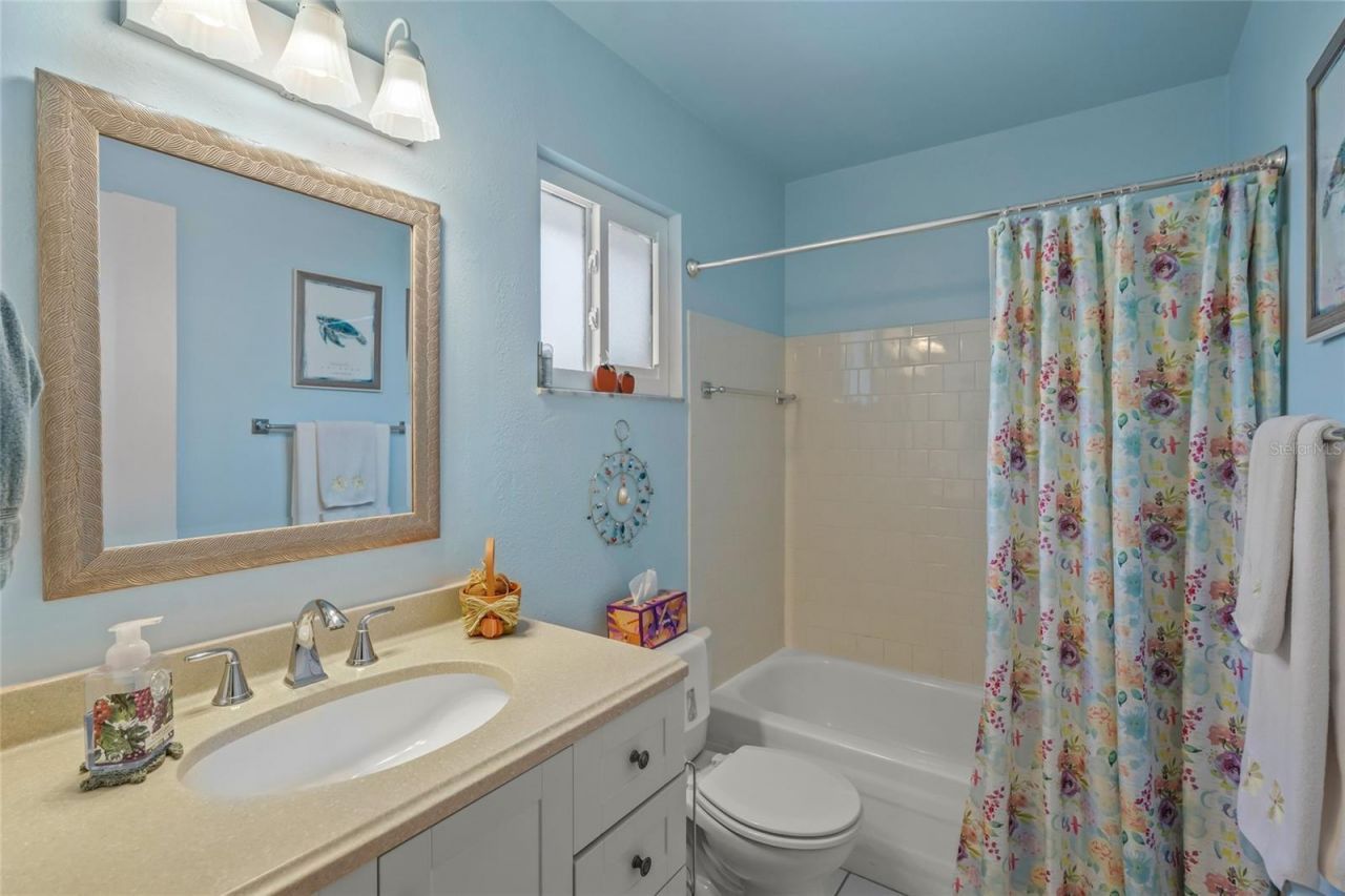 1325 Glen Oaks Drive E, Unit 133, Sarasota, FL 34232 Photo