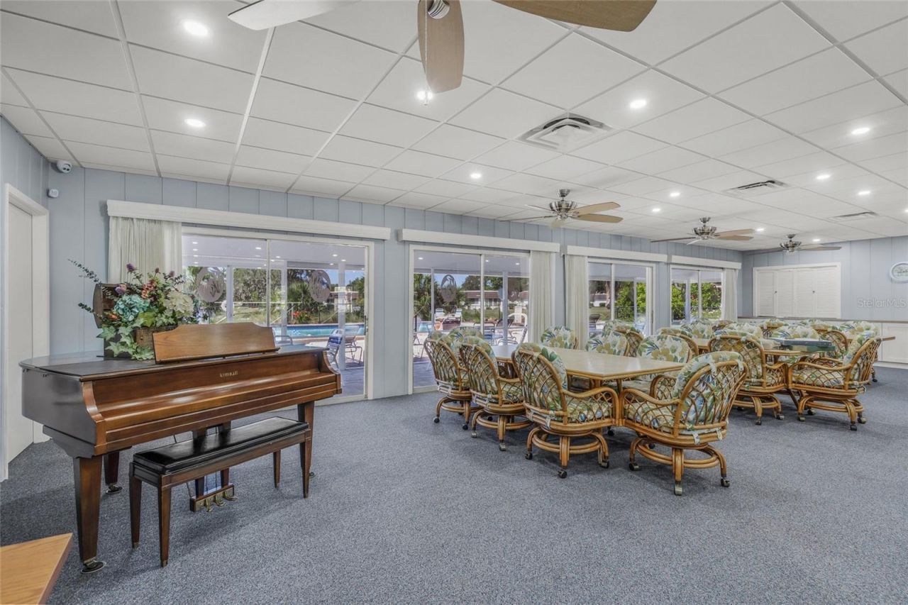 1325 Glen Oaks Drive E, Unit 133, Sarasota, FL 34232 Photo