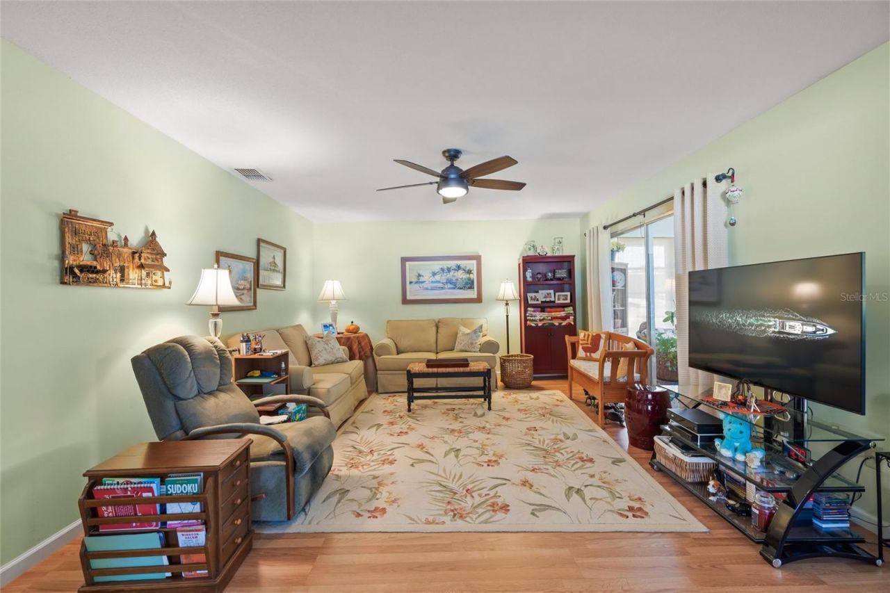 1325 Glen Oaks Drive E, Unit 133, Sarasota, FL 34232 Photo