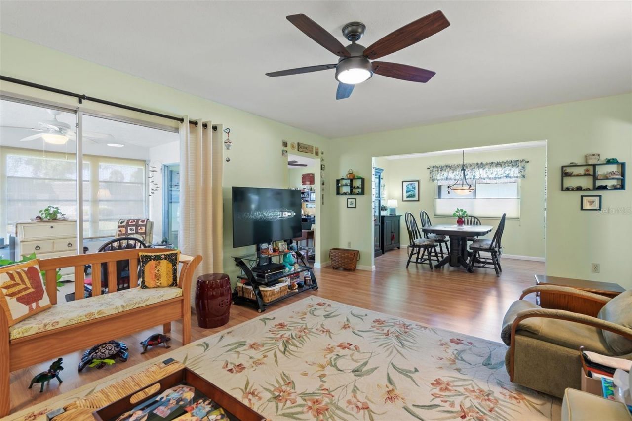 1325 Glen Oaks Drive E, Unit 133, Sarasota, FL 34232 Photo