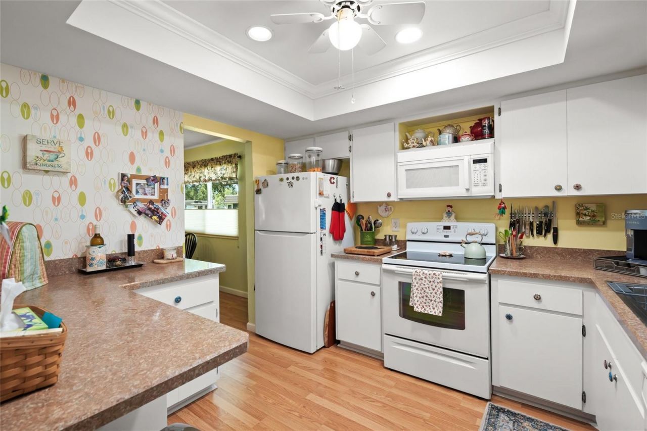 1325 Glen Oaks Drive E, Unit 133, Sarasota, FL 34232 Photo