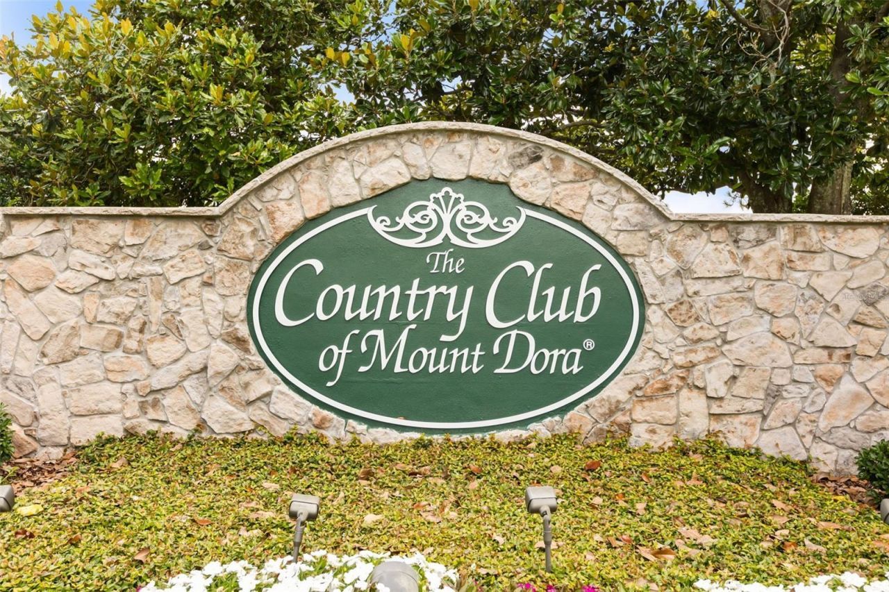 1521 Edgewater Drive , Mount Dora, FL 32757 Photo